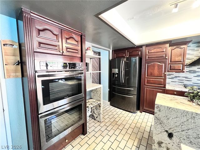 5009 Mesa View Drive, Las Vegas, NV 89120