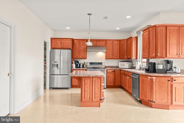 12 PAR AVE, Bensalem, PA 19020