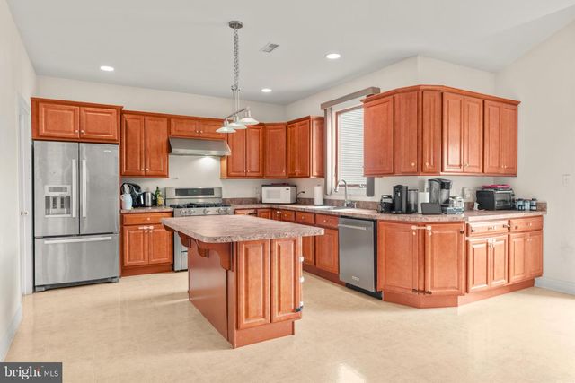 12 PAR AVE, Bensalem, PA 19020
