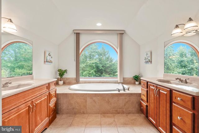 12 PAR AVE, Bensalem, PA 19020