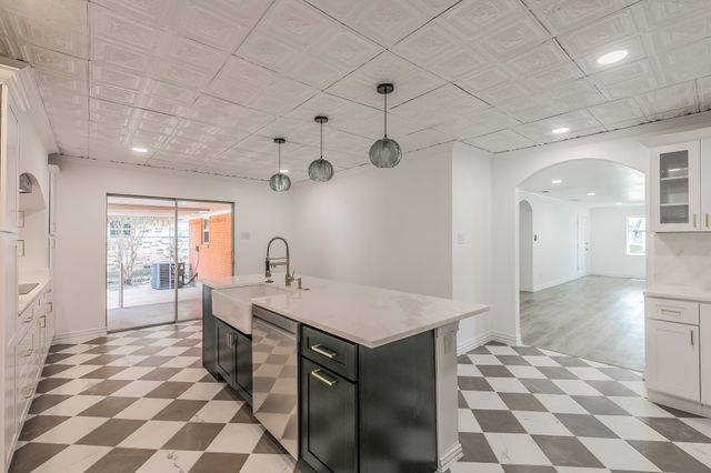 1812 Boyd Street, Dallas, TX 75224