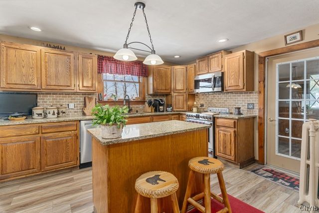 10017 Mallory Road, New Hartford, NY 13413