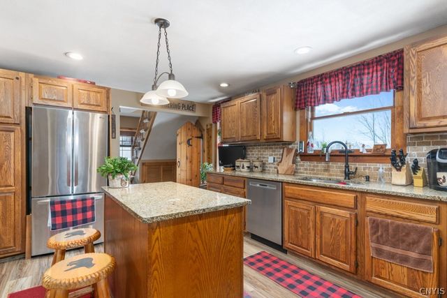 10017 Mallory Road, New Hartford, NY 13413