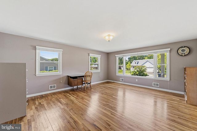 17 BROPHY DR, Ewing, NJ 08638
