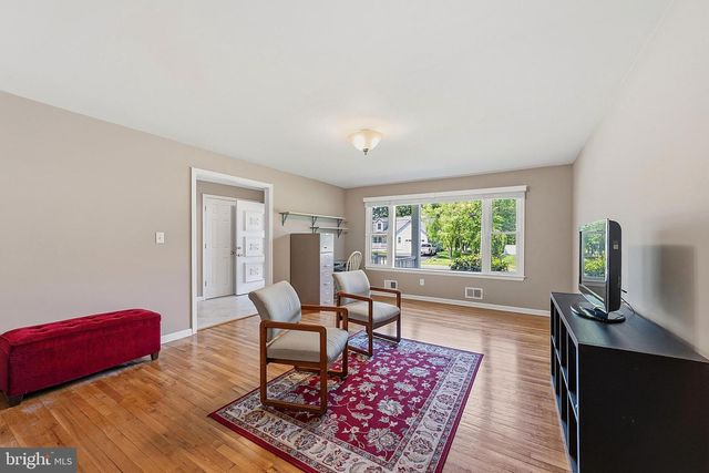 17 BROPHY DR, Ewing, NJ 08638