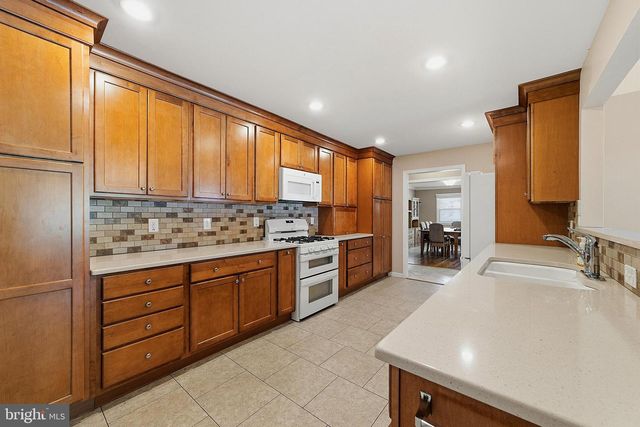 17 BROPHY DR, Ewing, NJ 08638