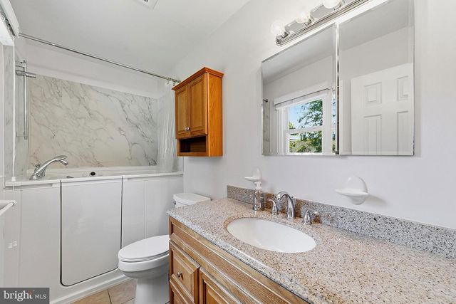 17 BROPHY DR, Ewing, NJ 08638