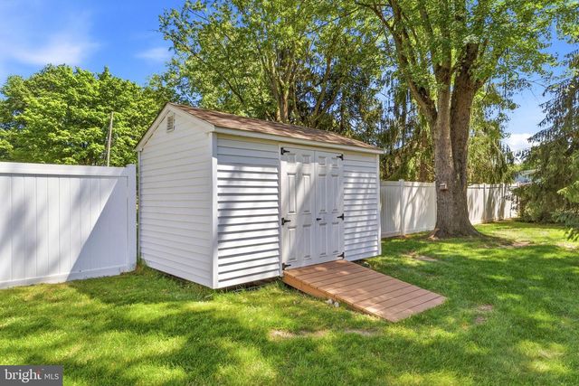17 BROPHY DR, Ewing, NJ 08638
