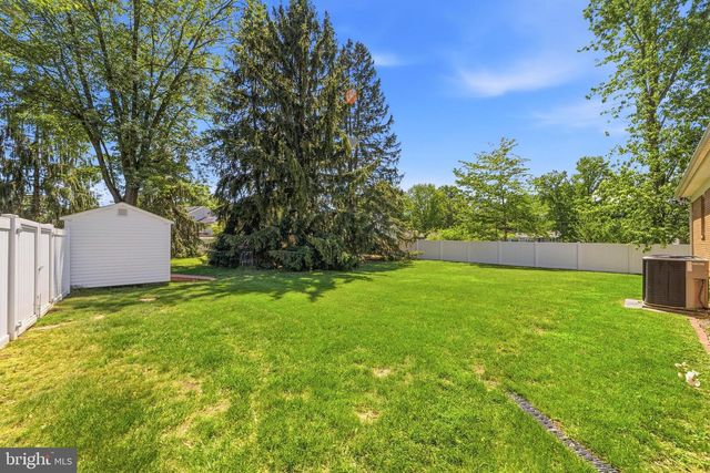 17 BROPHY DR, Ewing, NJ 08638