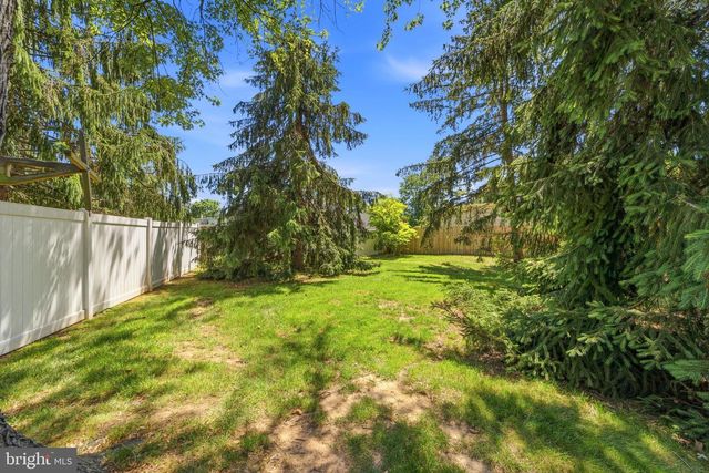 17 BROPHY DR, Ewing, NJ 08638