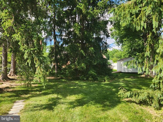 17 BROPHY DR, Ewing, NJ 08638