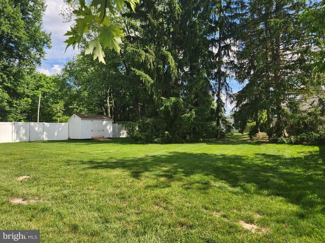 17 BROPHY DR, Ewing, NJ 08638