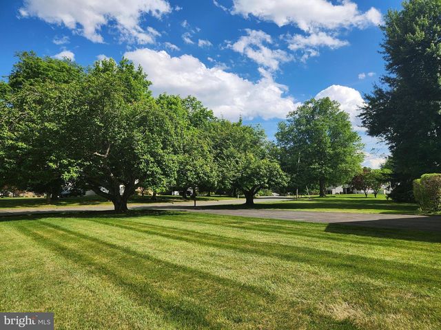 17 BROPHY DR, Ewing, NJ 08638