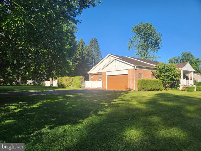 17 BROPHY DR, Ewing, NJ 08638