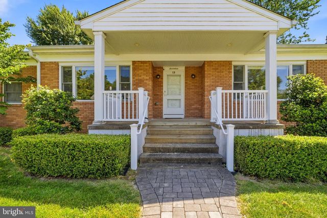 17 BROPHY DR, Ewing, NJ 08638