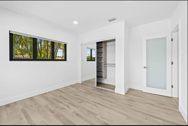 2811 NE 53rd Court, Lighthouse Point, FL 33064