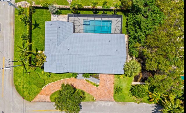 2811 NE 53rd Court, Lighthouse Point, FL 33064