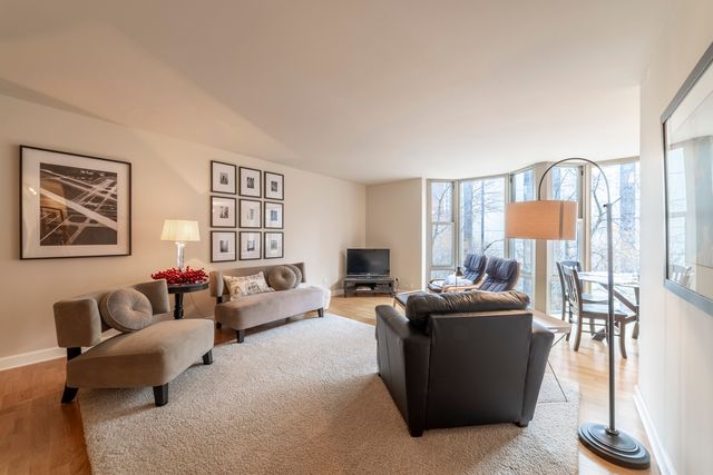 1340 N Dearborn Street 5C, Chicago, IL 60610