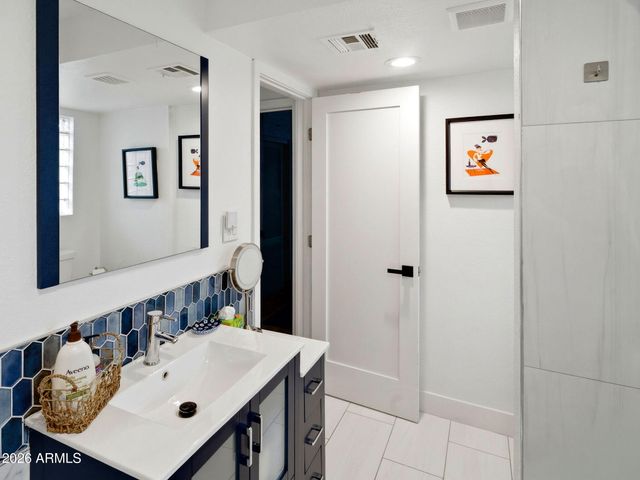 5229 N 18TH Place, Phoenix, AZ 85016