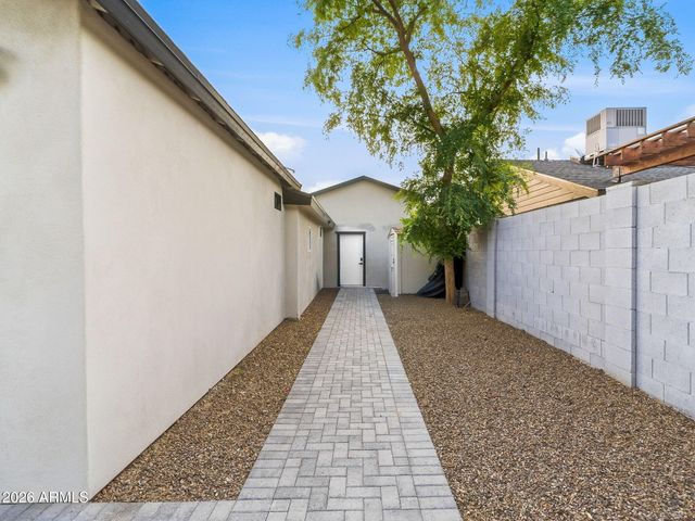 5229 N 18TH Place, Phoenix, AZ 85016