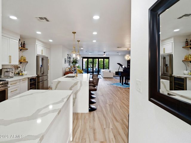 5229 N 18TH Place, Phoenix, AZ 85016