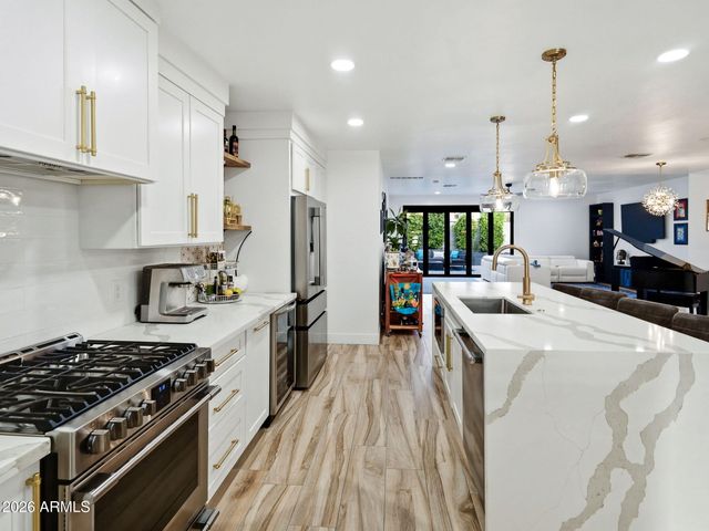 5229 N 18TH Place, Phoenix, AZ 85016