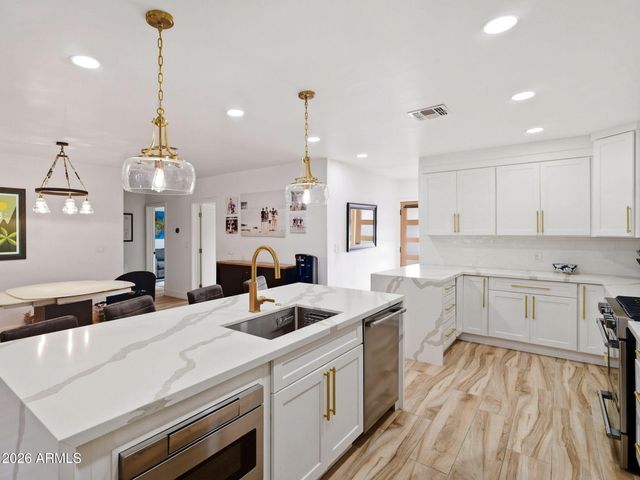 5229 N 18TH Place, Phoenix, AZ 85016