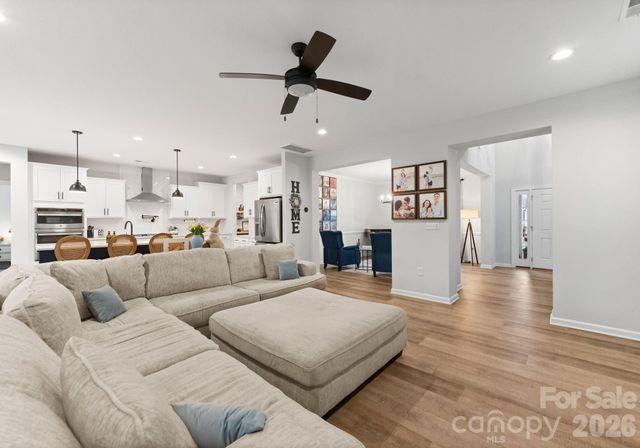 7017 Kingfisher Way, Belmont, NC 28012