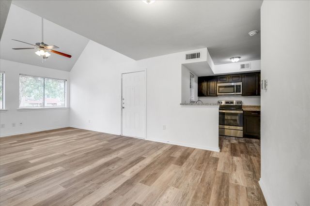 9831 Walnut Street 212, Dallas, TX 75243