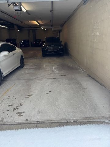 1600 N Marshfield Avenue P-16, Chicago, IL 60622