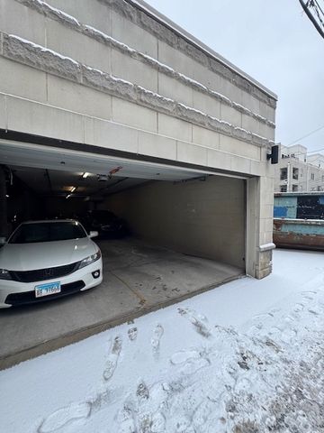 1600 N Marshfield Avenue P-16, Chicago, IL 60622