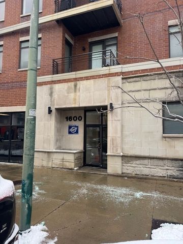 1600 N Marshfield Avenue P-16, Chicago, IL 60622