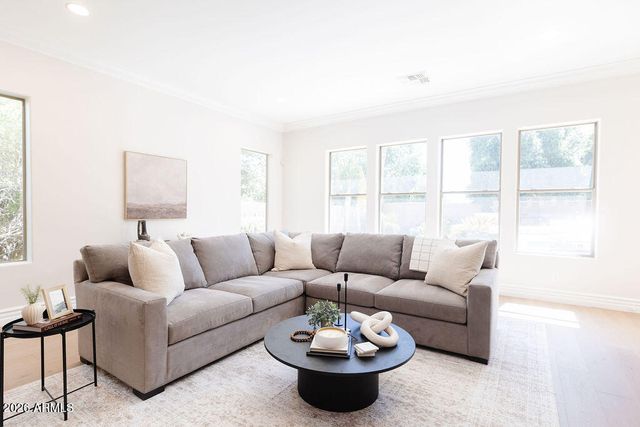 323 W MALIBU Drive, Chandler, AZ 85248