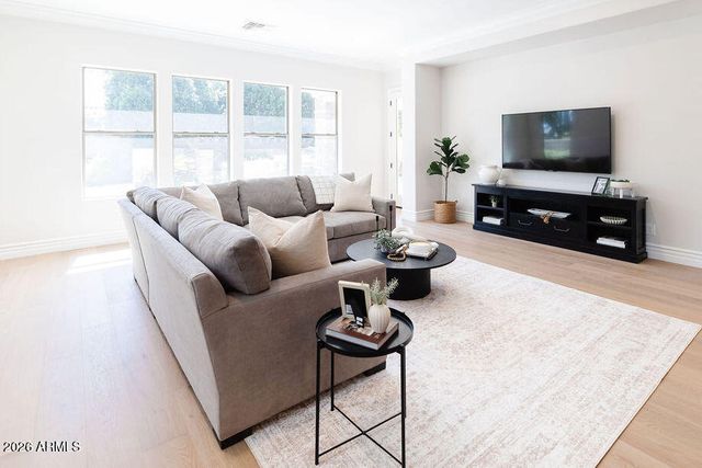 323 W MALIBU Drive, Chandler, AZ 85248