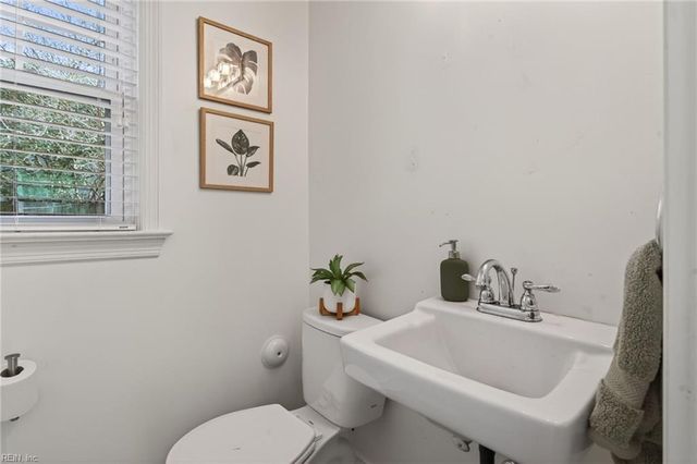 1093 Algonquin RD, Norfolk, VA 23505