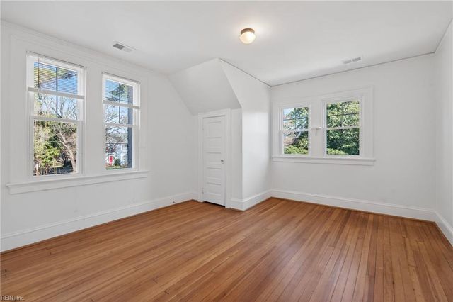 1093 Algonquin RD, Norfolk, VA 23505