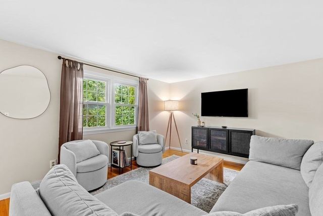 15 October Lane, Plymouth, MA 02360