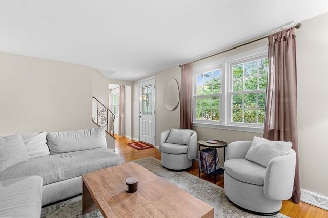 15 October Lane, Plymouth, MA 02360