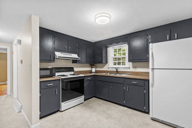15 October Lane, Plymouth, MA 02360
