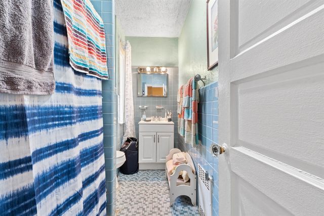 42 AVENUE B, Bayonne, NJ 07002
