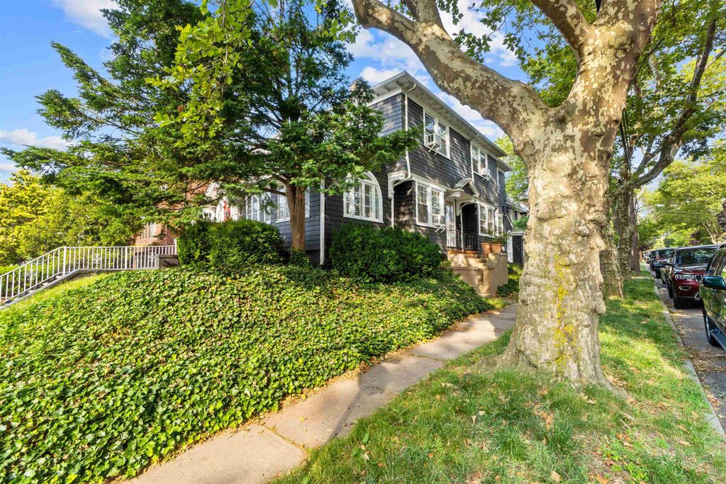 42 AVENUE B, Bayonne, NJ 07002