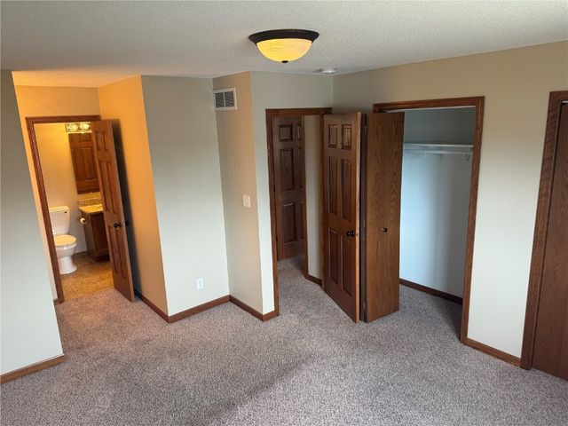 1500 Pleasantview Drive, Marion, IA 52302