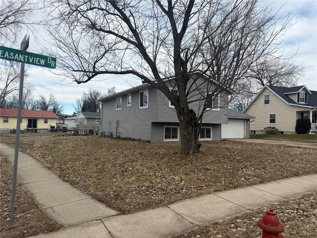 1500 Pleasantview Drive, Marion, IA 52302