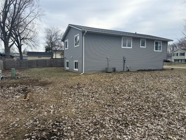 1500 Pleasantview Drive, Marion, IA 52302