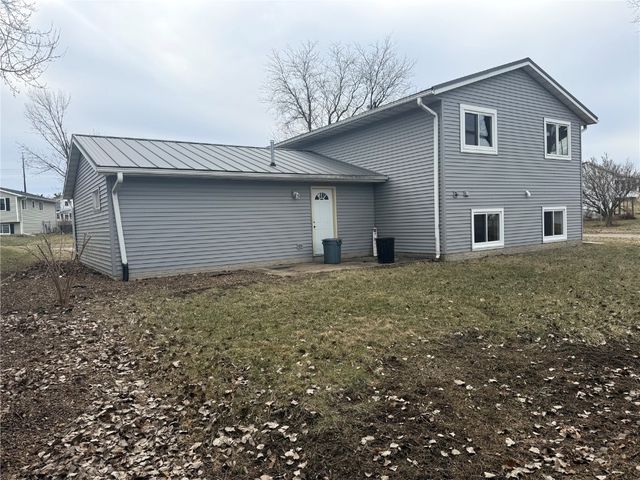 1500 Pleasantview Drive, Marion, IA 52302