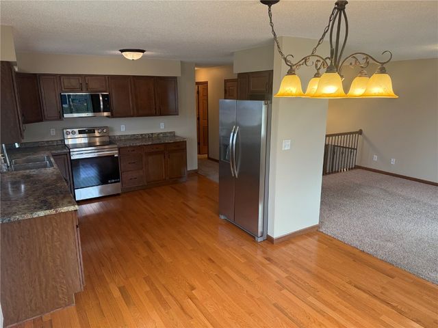 1500 Pleasantview Drive, Marion, IA 52302