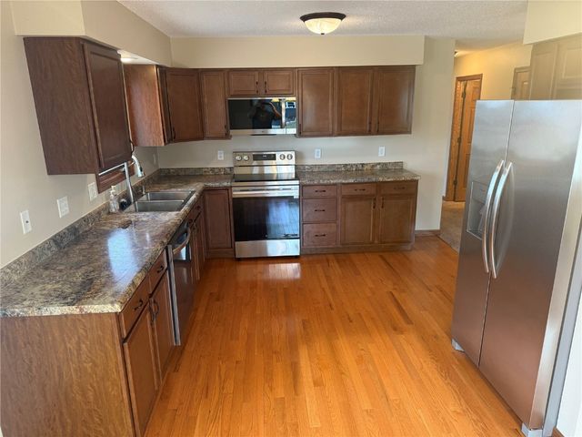 1500 Pleasantview Drive, Marion, IA 52302