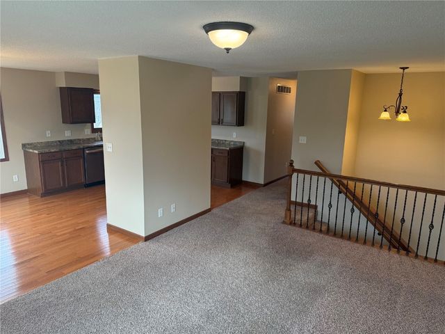 1500 Pleasantview Drive, Marion, IA 52302