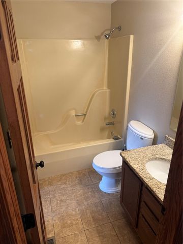 1500 Pleasantview Drive, Marion, IA 52302