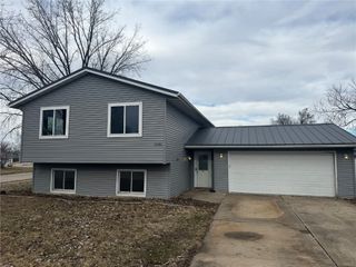 1500 Pleasantview Drive, Marion, IA 52302